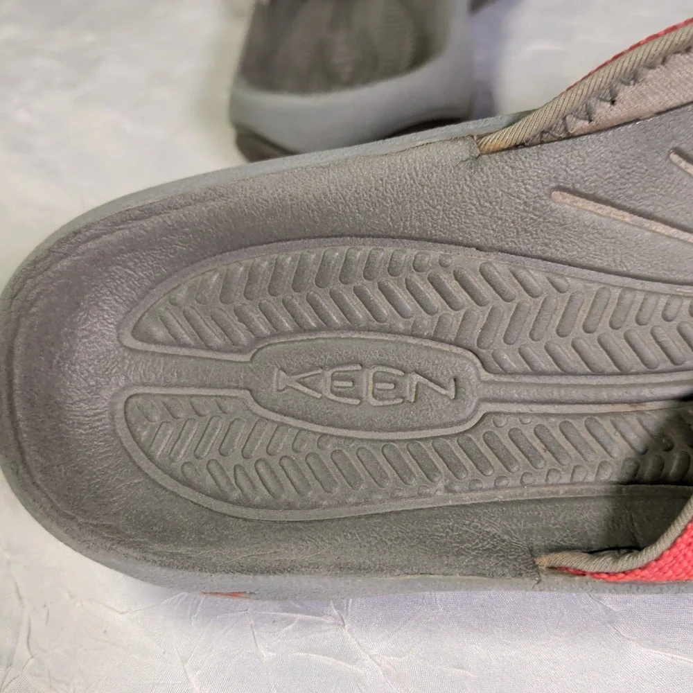 Keen Kona Flip Flops Womens Size 7.5 Sandals Thong Red Beachwear Slip On Travel